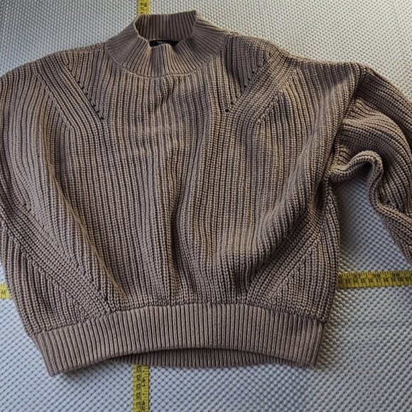 Women's M Sweater Cropped Long Sleeved Brown Cable Knit Forever 21 - Picture 1 of 10